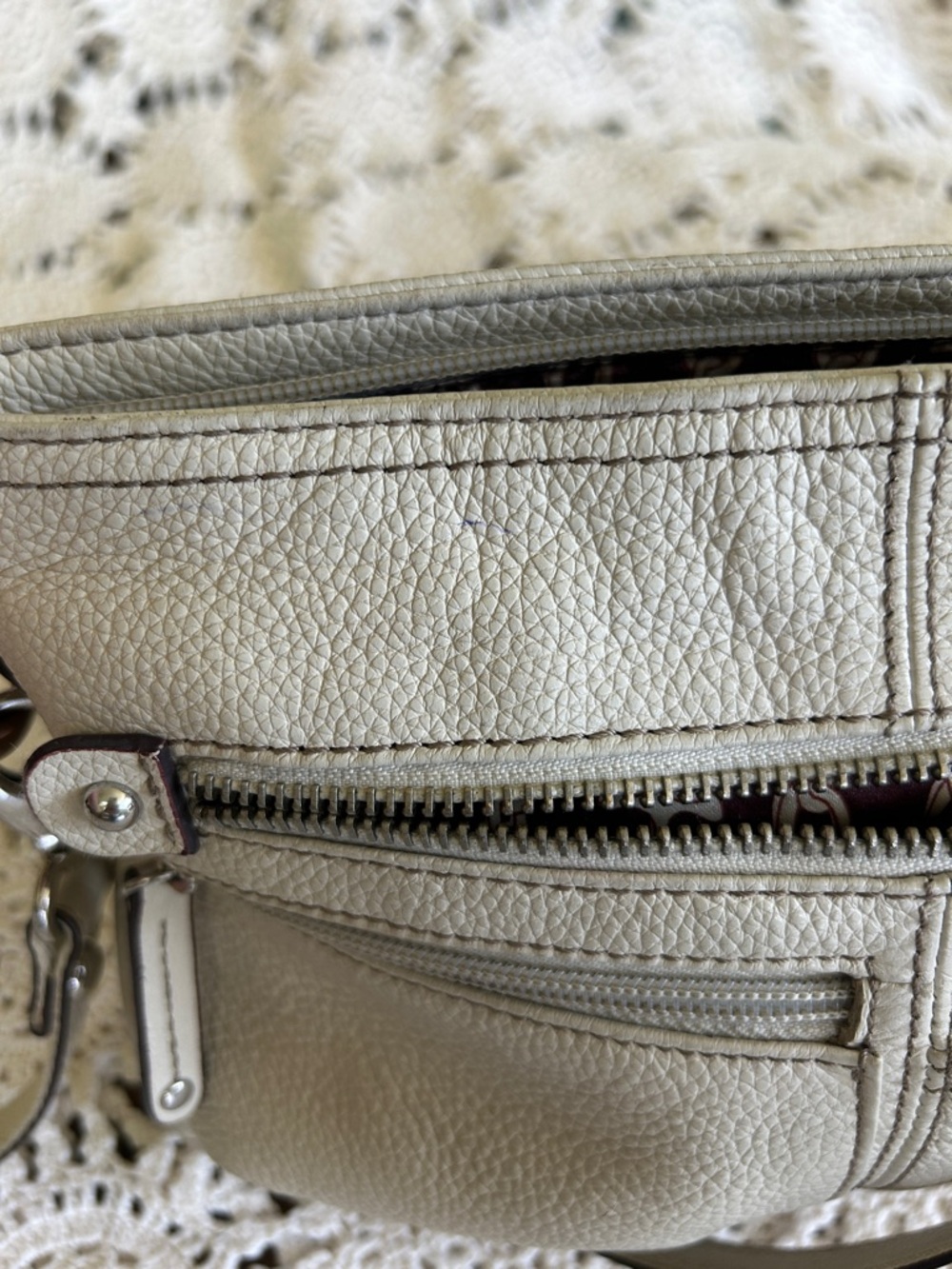 Clarks Light Gray Pebbled Leather Crossbody Bag - Picture 9 of 12